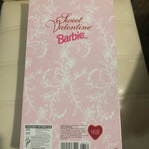 NIB Sweet Valentine Barbie - Picture 5 of 9